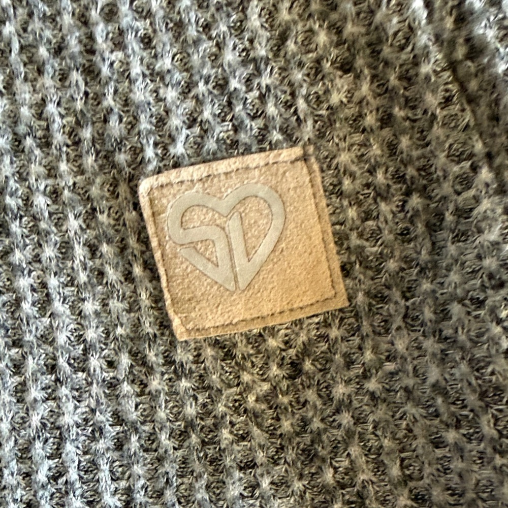 Gray Ribbed Knit lightweight Sweater - Picture 3 of 4